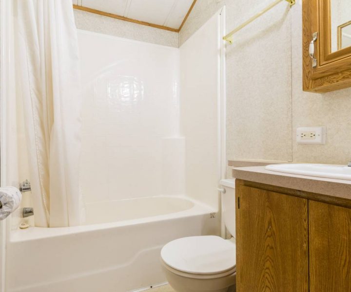 Jellystone Warrens Park Model Bathroom