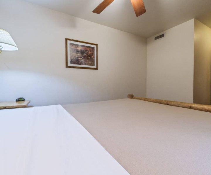 Jellystone Warrens Cabin Bedroom